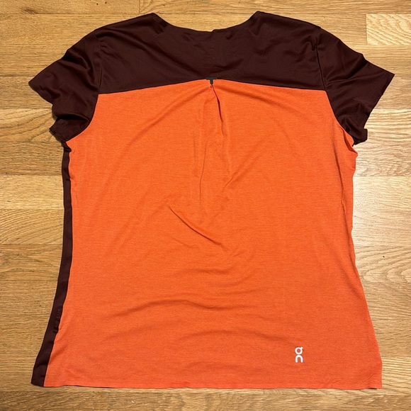 On Running Women’s Performance T, size L. Maroon front, coral/orange back. - Picture 2 of 5